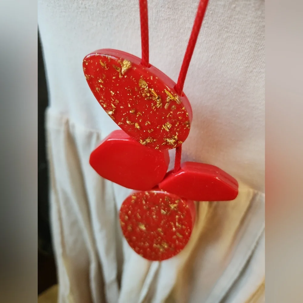 Reversible Bright Red Acrylic with Gold Flakes Necklace with Earrings Set - Picture 13 of 17